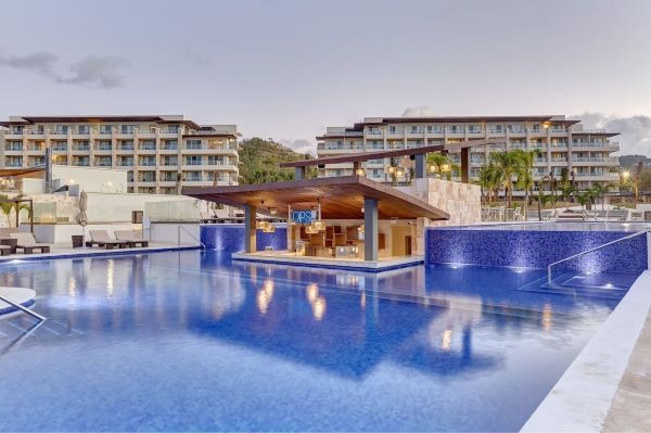 Royalton St Lucia Resort & Spa - Dips Swim-up Bar